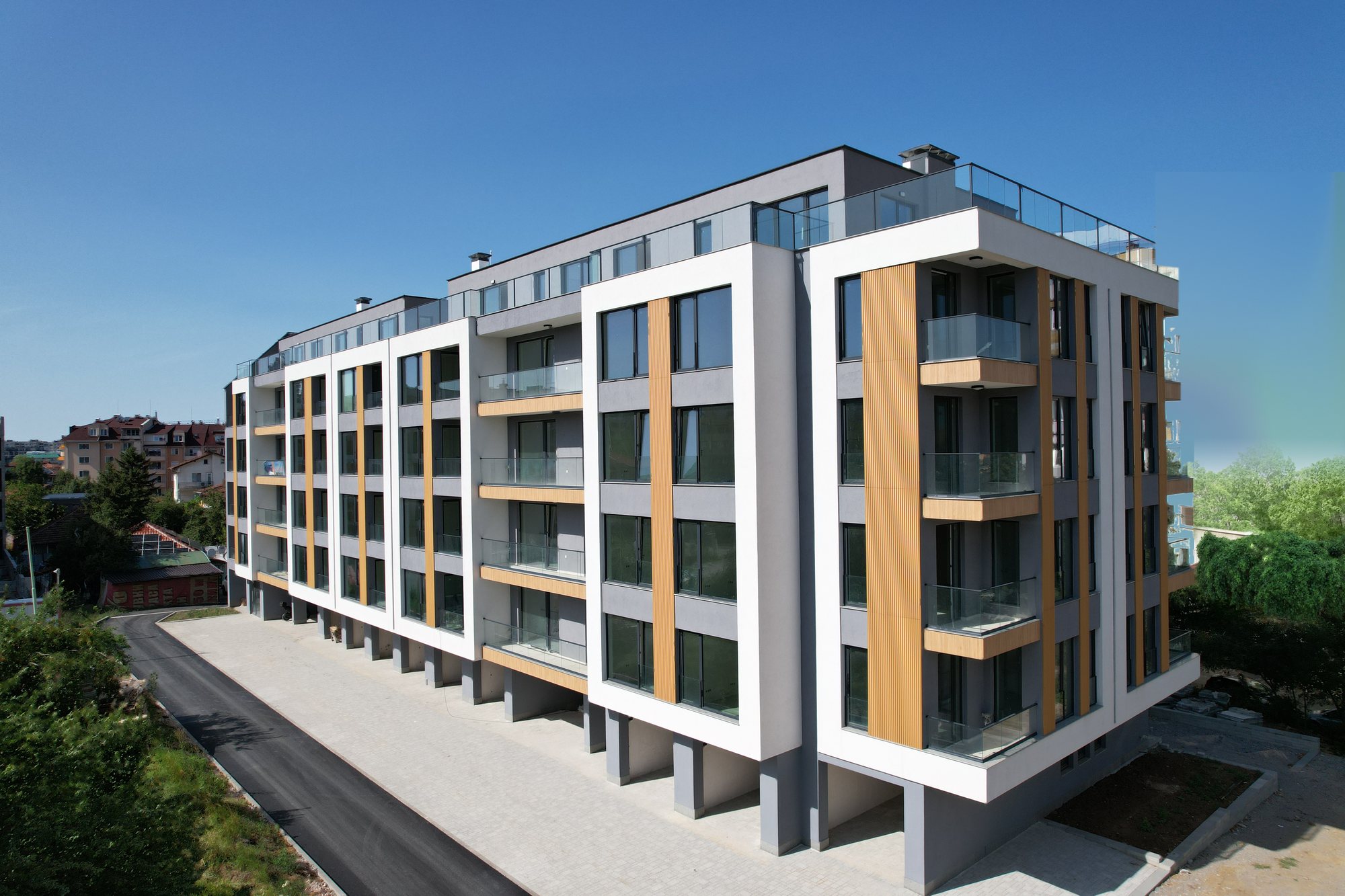 Фасадата на Omnia Homes